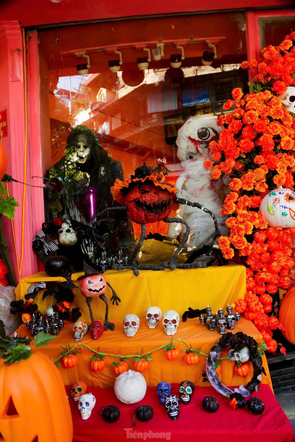 hang ma street busy ahead of halloween season picture 7