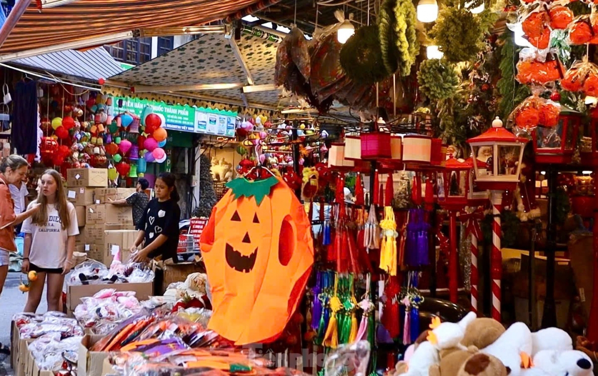 hang ma street busy ahead of halloween season picture 9