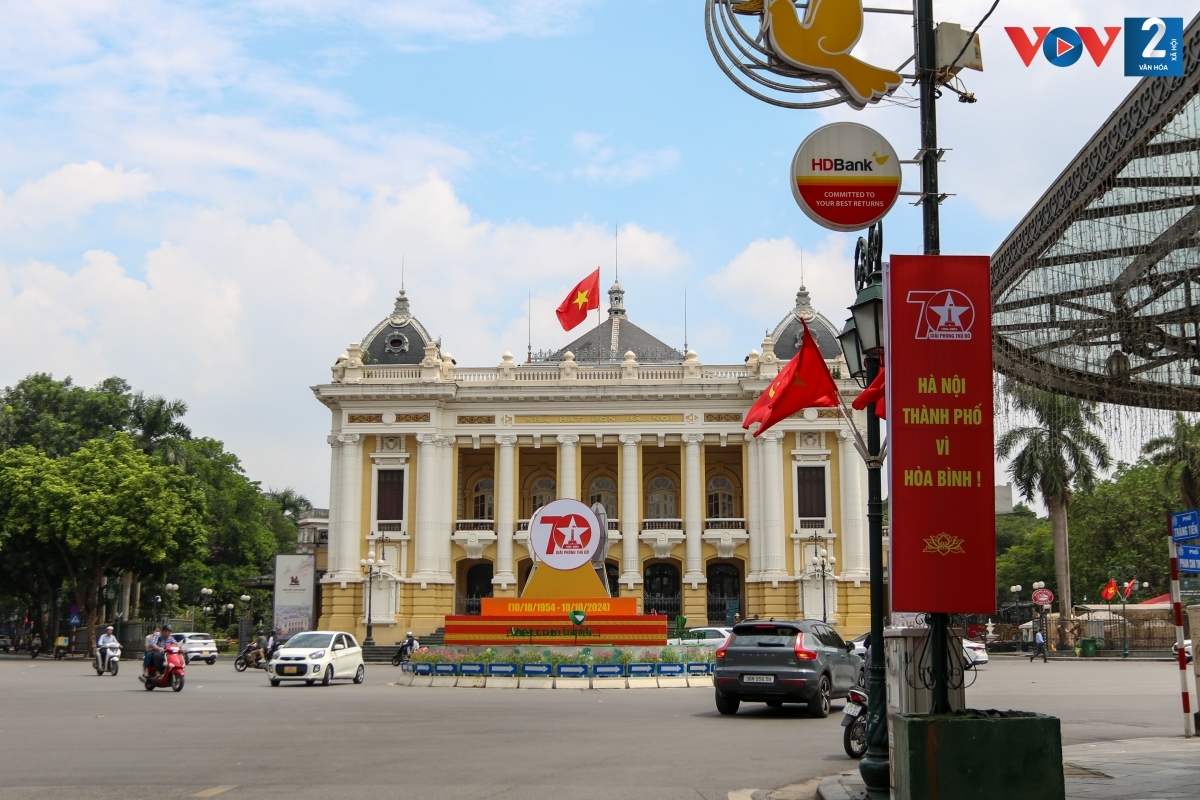 hanoi holds diverse activities for liberation day celebration picture 11