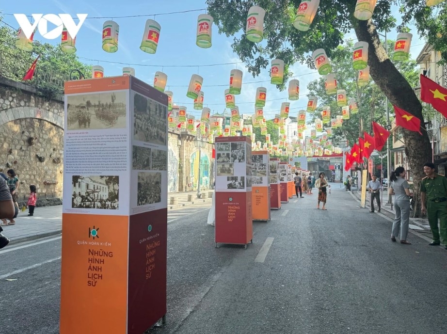 hanoi holds diverse activities for liberation day celebration picture 4