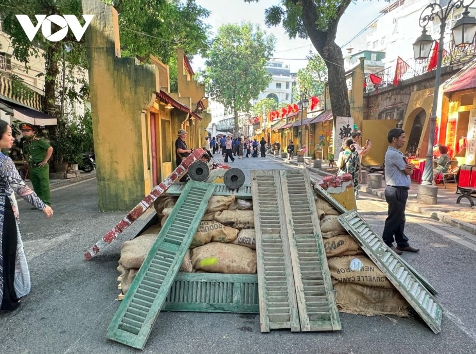 hanoi holds diverse activities for liberation day celebration picture 5