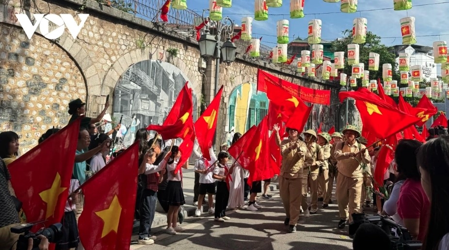 hanoi holds diverse activities for liberation day celebration picture 6