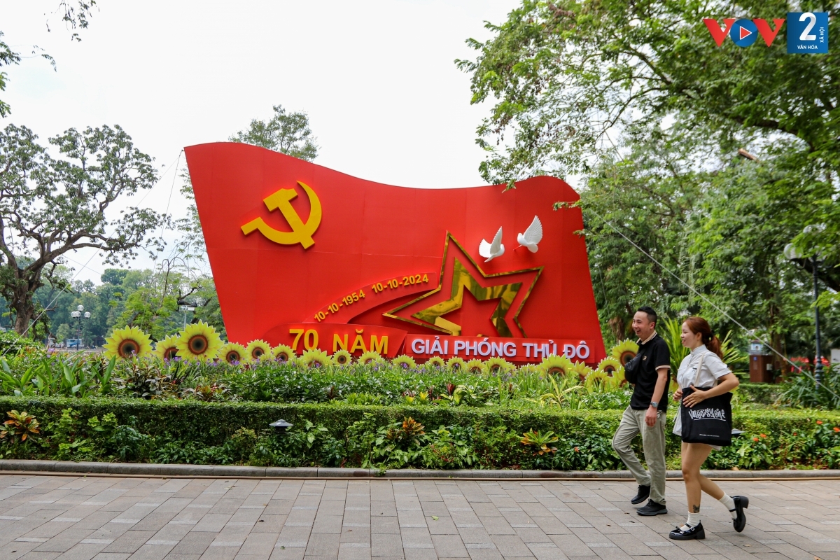 hanoi holds diverse activities for liberation day celebration picture 9