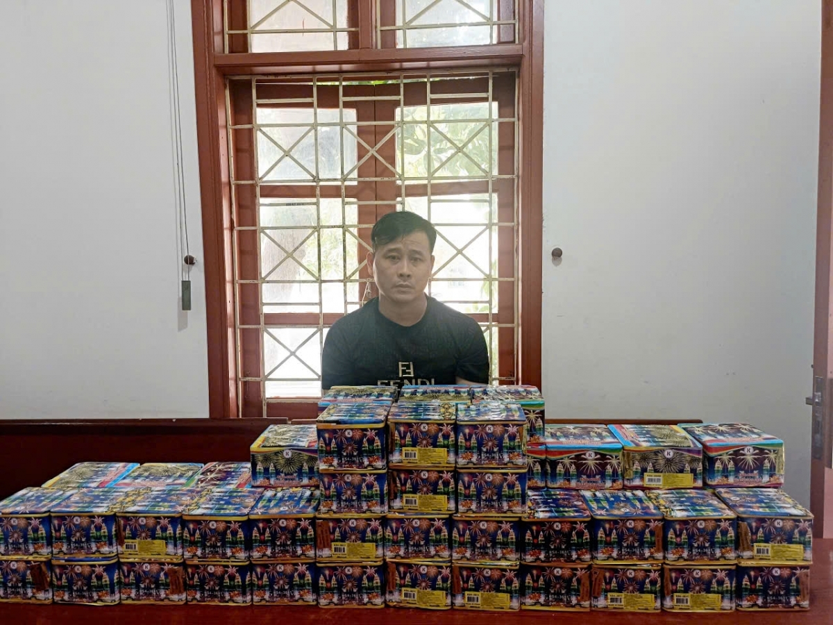 khoi to doi tuong mua ban 100 kg phao o nghe an hinh anh 1