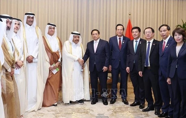 pm pledges to create optimal environment for qatari investors picture 1