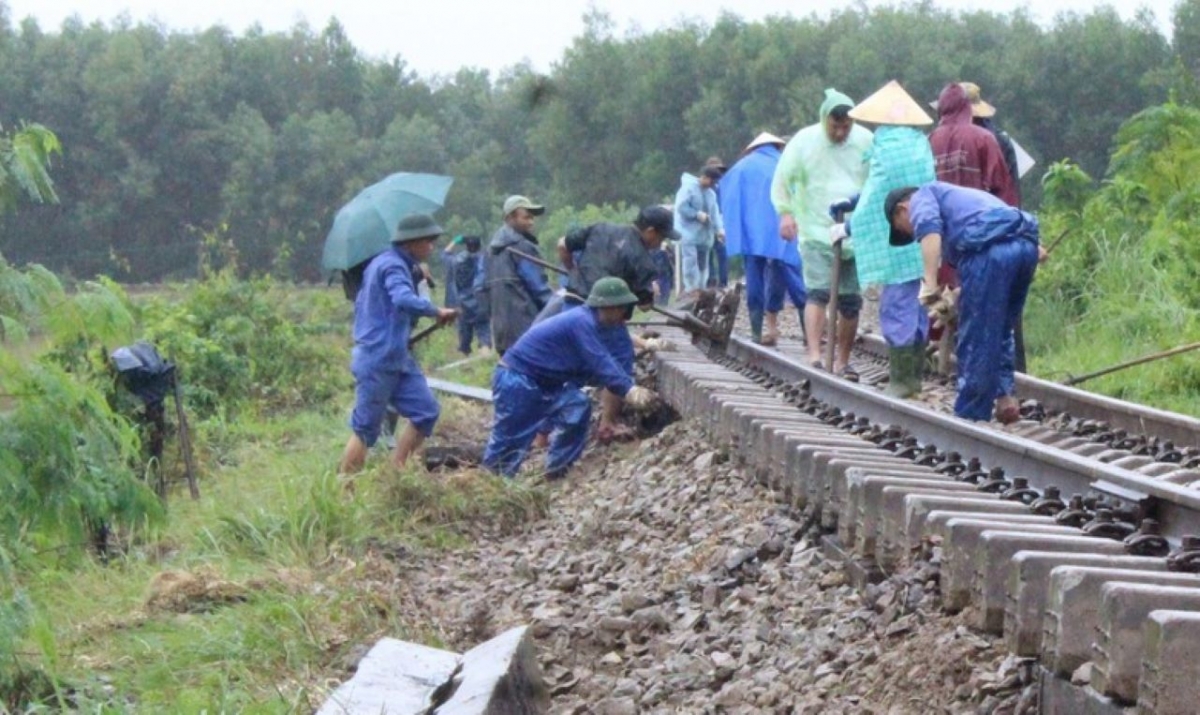 nuoc lu rut cham, quang tri tap trung khac phuc thiet hai hinh anh 6