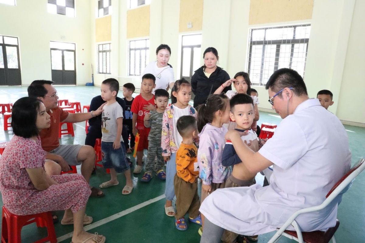 Trên 8.000 trẻ em ở vùng khó khăn Lạng Sơn được khám tim miễn phí