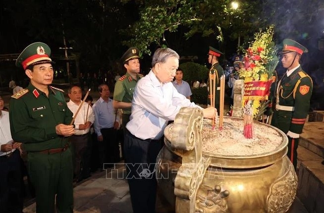 Party, State leader honours Quang Tri’s brave martyrs