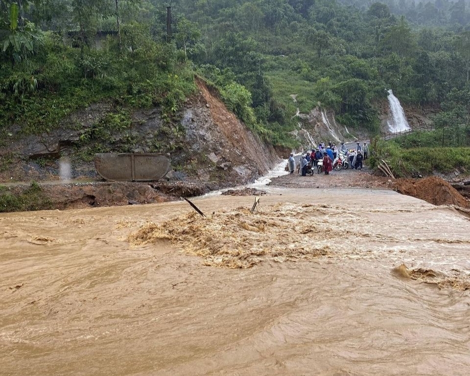 heavy rain causes severe flooding, landslides across several northern localities picture 1