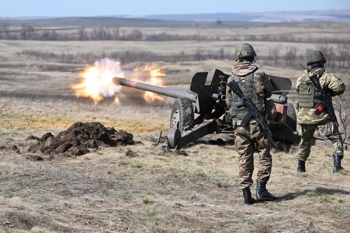 nga toc chien va vay boc donetsk, linh ukraine doi mat voi con ac mong hinh anh 1