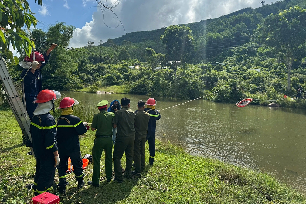 thu c tạ p phu o ng án đu da y qua so ng cu u ngu o i bị lũ cuốn trôi hình ảnh 3 thu c ta p phu o ng an du da y qua so ng cu u ngu o i bi lu cuon troi hinh anh 3