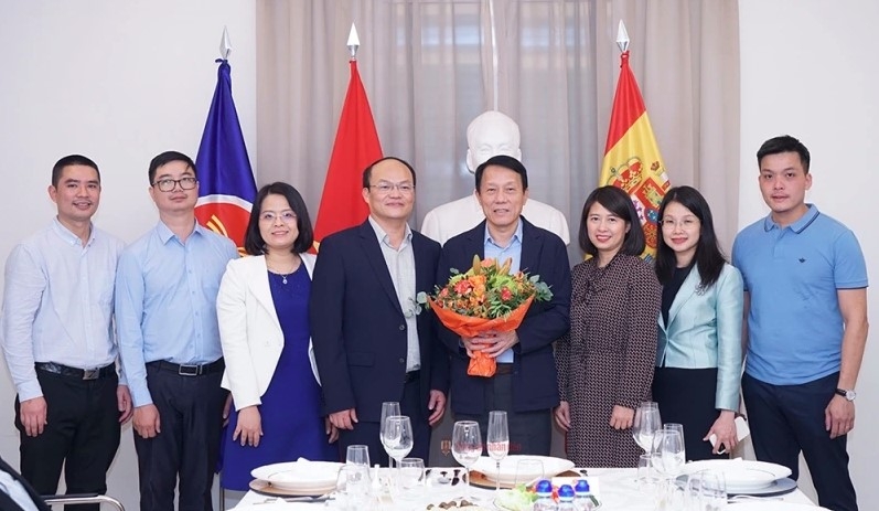 vietnam boosts ties with spanish and german law enforcement agencies picture 2