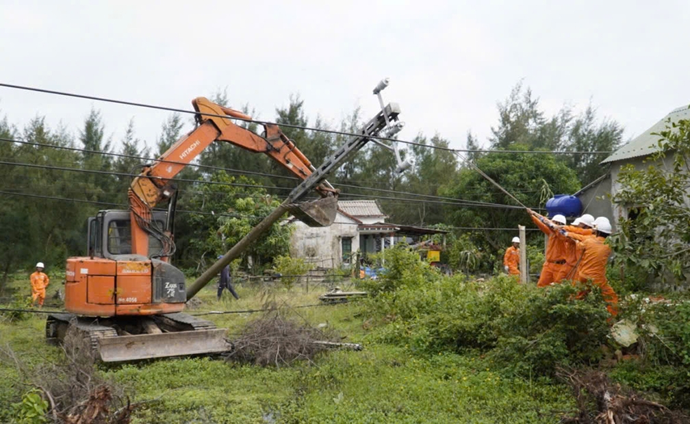 phải hoàn thành khắc phục sự cố điện do bão số 6 trong ngày hôm nay hình ảnh 3 phai hoan thanh khac phuc su co dien do bao so 6 trong ngay hom nay hinh anh 3
