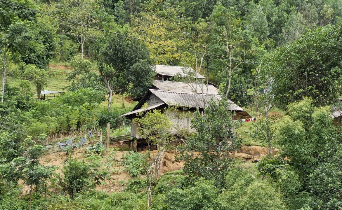 nguoi dan mien nui quang tri nom nop noi lo sat lo vao mua mua hinh anh 1