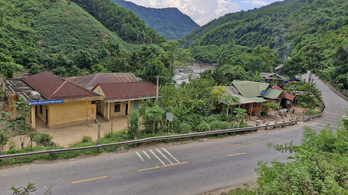 nguoi dan mien nui quang tri nom nop noi lo sat lo vao mua mua hinh anh 3