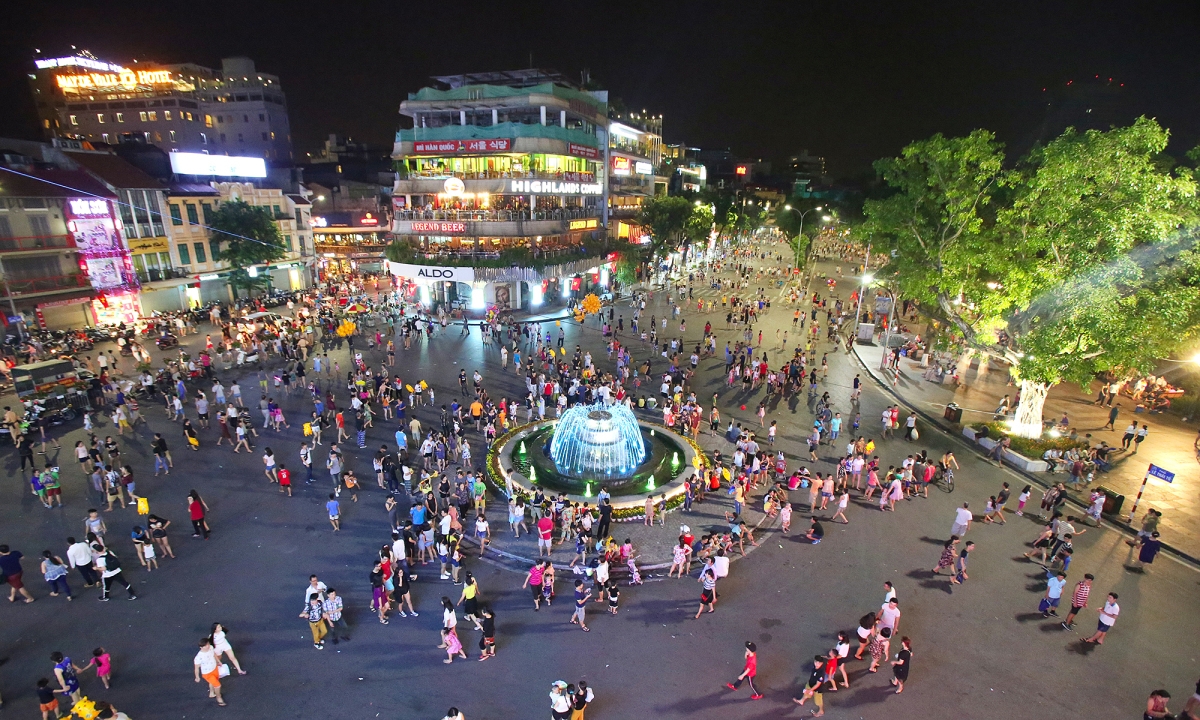 us journalist suggests tour of vietnam s hanoi capital in 36 hours picture 1