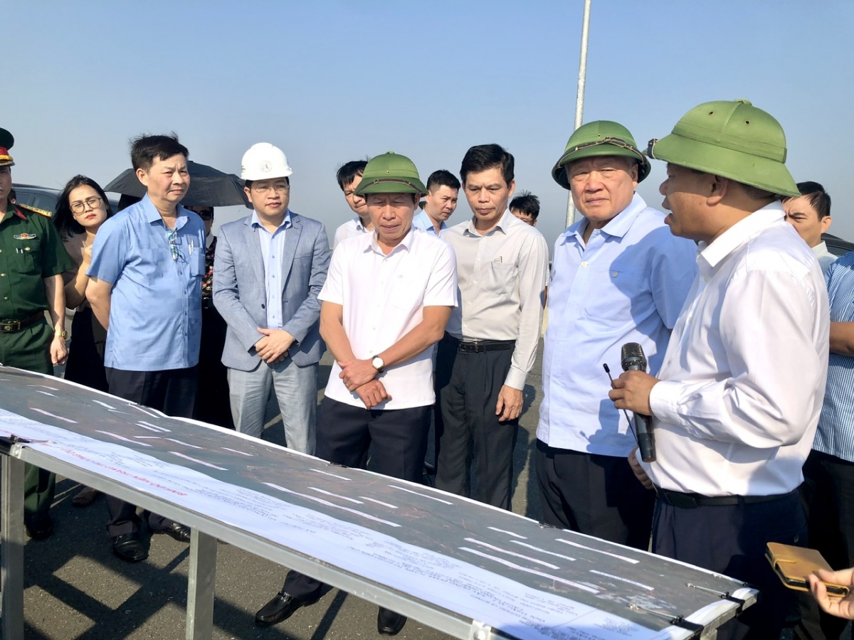 Phó Thủ tướng Thường trực Nguyễn Hòa Bình làm việc với lãnh đạo TP. Hải Phòng