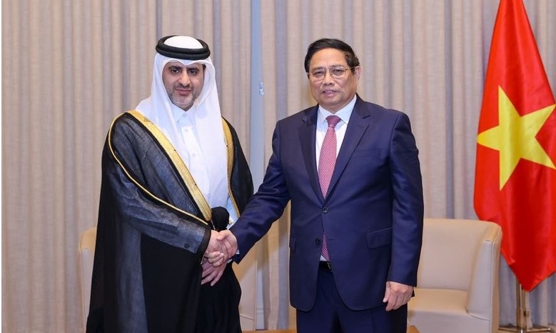 pm begins visit to qatar, meets qatar investment authority s leader picture 2