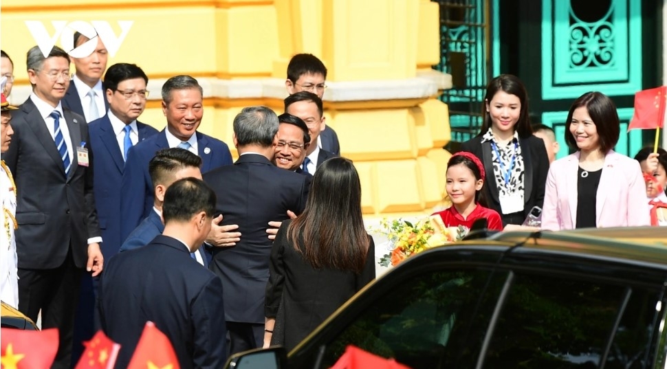 pm chinh hosts welcome ceremony for chinese premier picture 3