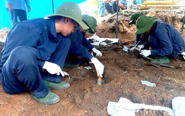 mass grave of wartime soldiers found in central vietnam picture 1