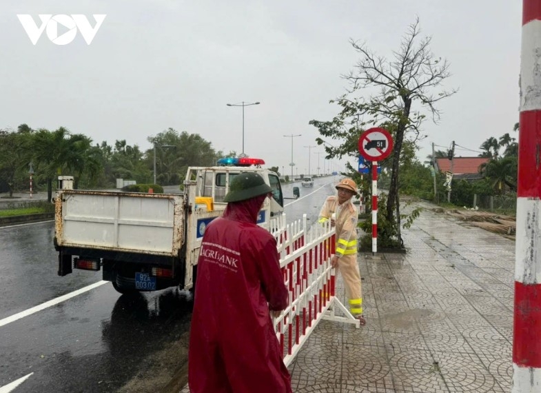 storm trami slams into central localities with heavy downpour picture 11