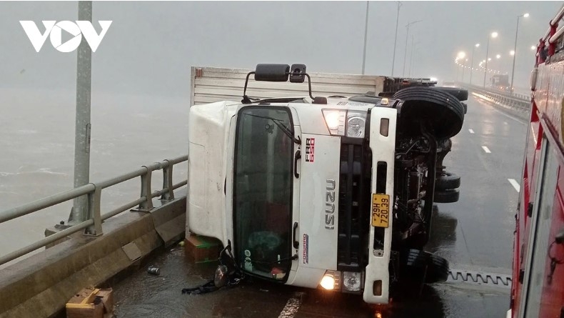 storm trami slams into central localities with heavy downpour picture 2