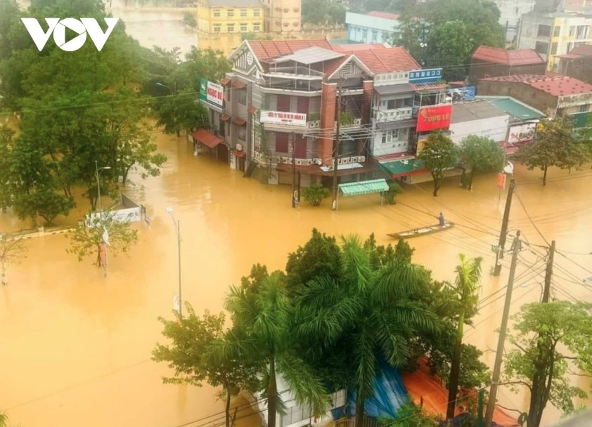 15,000 households in quang binh affected by flooding picture 2