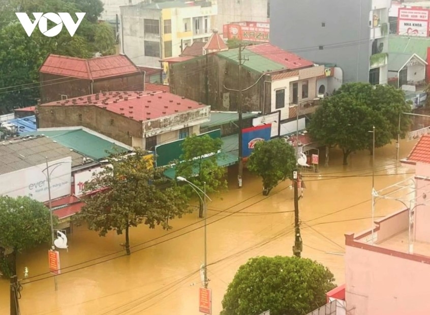 15,000 households in quang binh affected by flooding picture 4