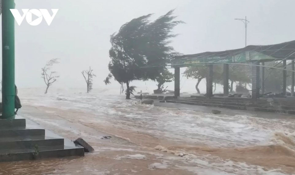 15,000 households in quang binh affected by flooding picture 7