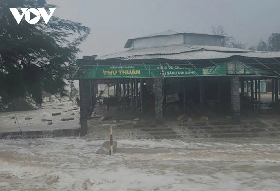 15,000 households in quang binh affected by flooding picture 8