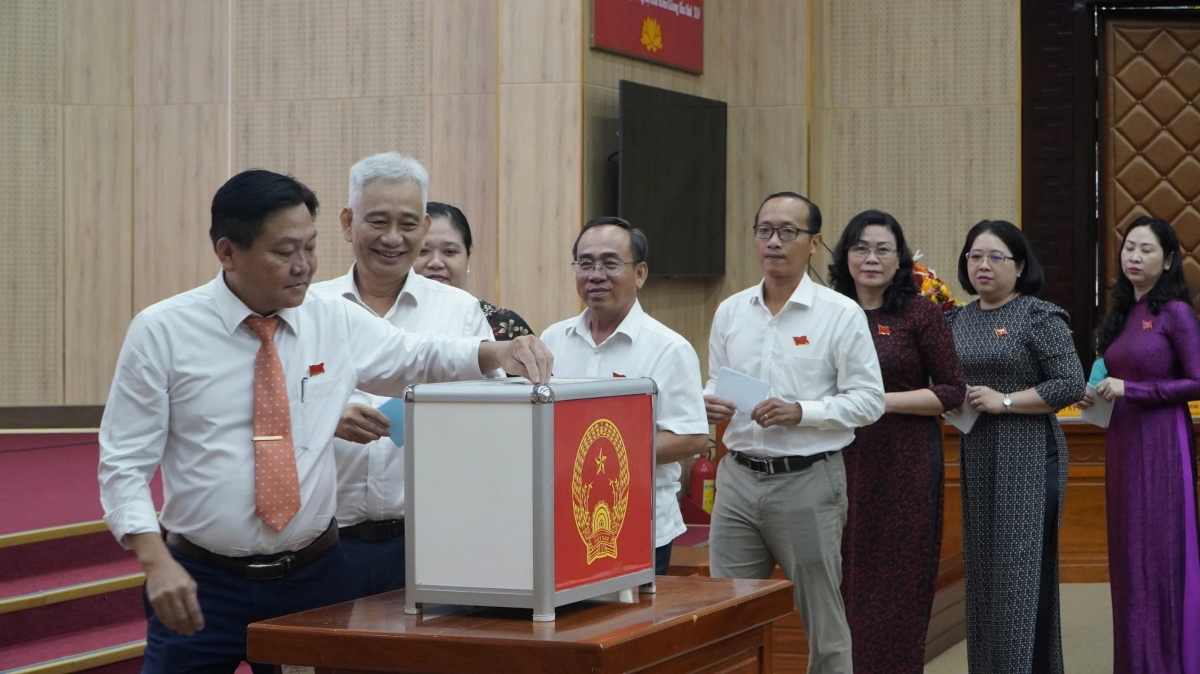 Ông lê trung hồ được bầu giữ chức phó chủ tịch ubnd tỉnh kiên giang hình ảnh 1 Ong le trung ho duoc bau giu chuc pho chu tich ubnd tinh kien giang hinh anh 1