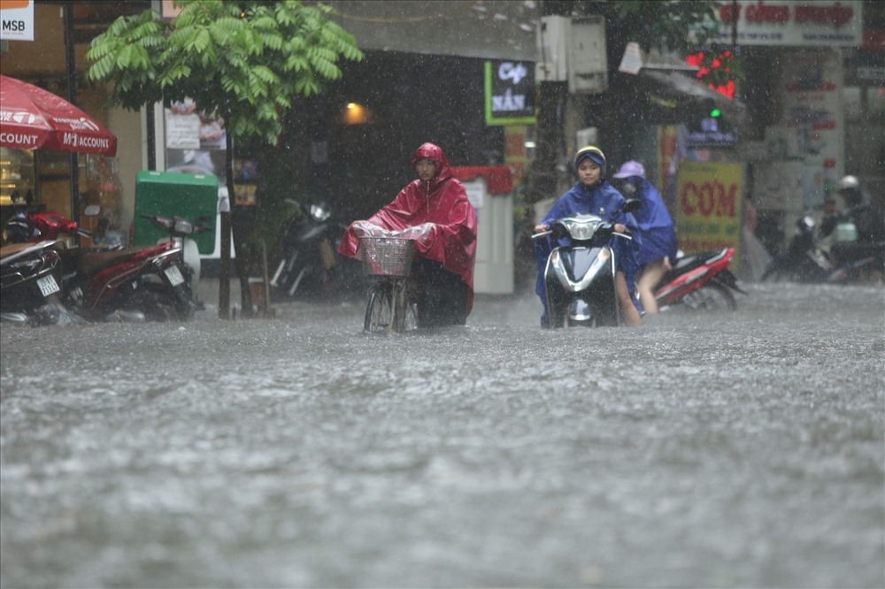 thoi tiet hom nay 16 10 ha noi ngay nang, dem va sang som co mua rao va dong hinh anh 1