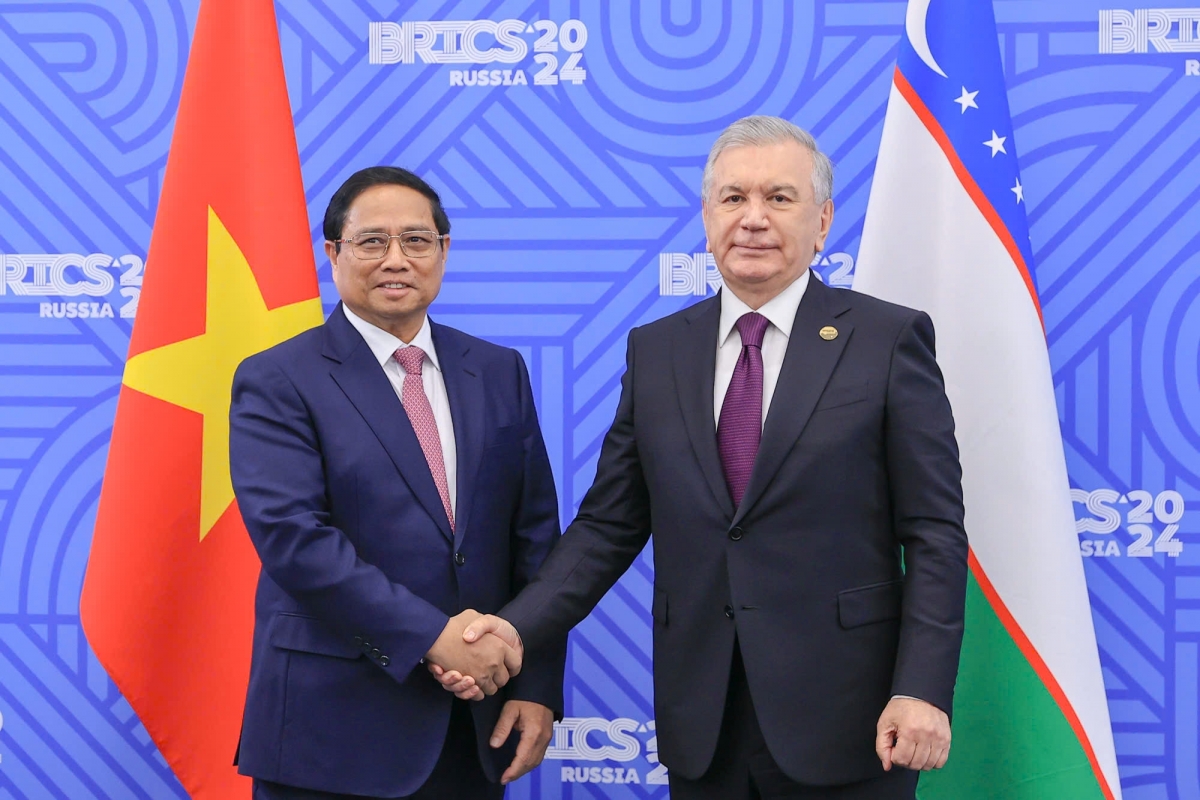 Thủ tướng Chính phủ Phạm Minh Chính gặp Tổng thống Uzbekistan Shavkat Mirziyoyev