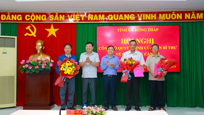 Đồng Tháp công bố quyết định của Ban Bí thư Trung ương Đảng về công tác cán bộ