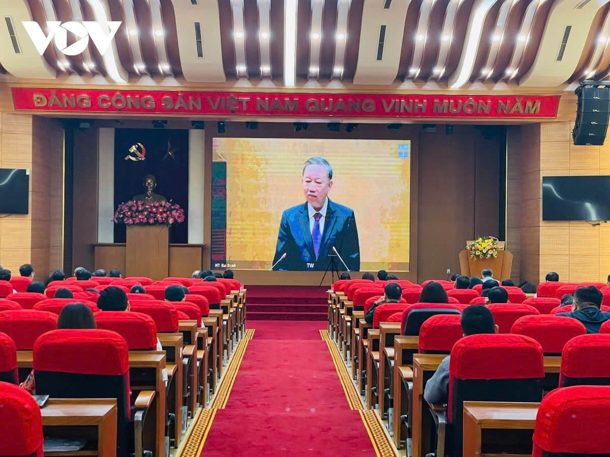 top leader requests realizing party resolution to drive vietnam forward in new era picture 1