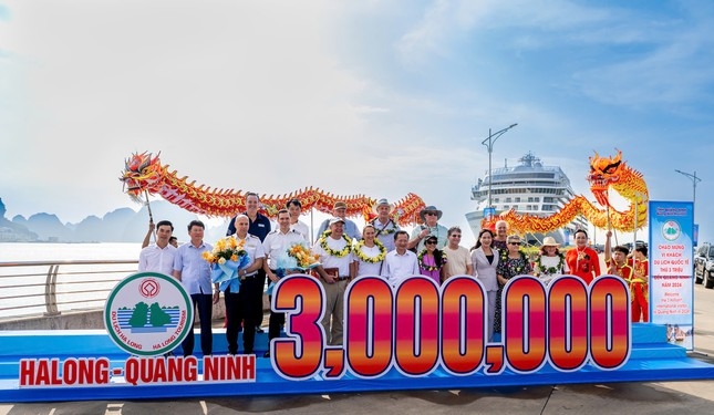 quang ninh welcomes three millionth foreign tourist at cruise port picture 1