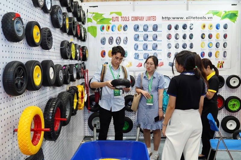 nearly 400 businesses to attend int l hardware hand tools expo in hcm city picture 1