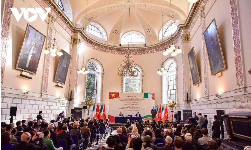 top vietnamese leader delivers speech at trinity college dublin picture 2