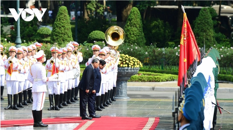 pm chinh hosts welcome ceremony for chinese premier picture 5