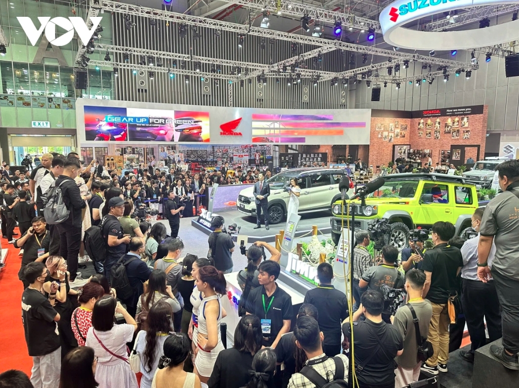 renowned automobile and motorcycle brands introduced at vietnam motor show picture 1