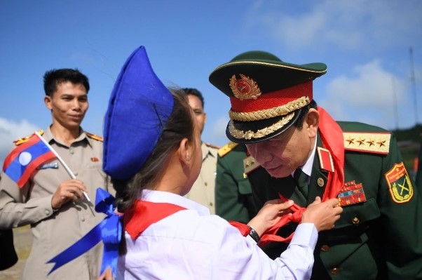 vietnam, laos promote border defence friendship exchange picture 10
