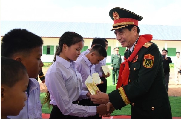 vietnam, laos promote border defence friendship exchange picture 12
