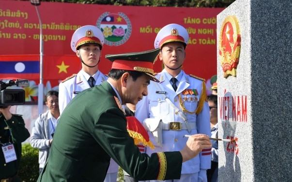 vietnam, laos promote border defence friendship exchange picture 5