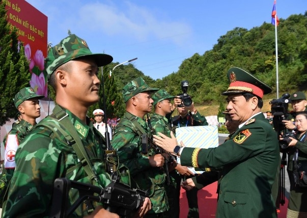 vietnam, laos promote border defence friendship exchange picture 8