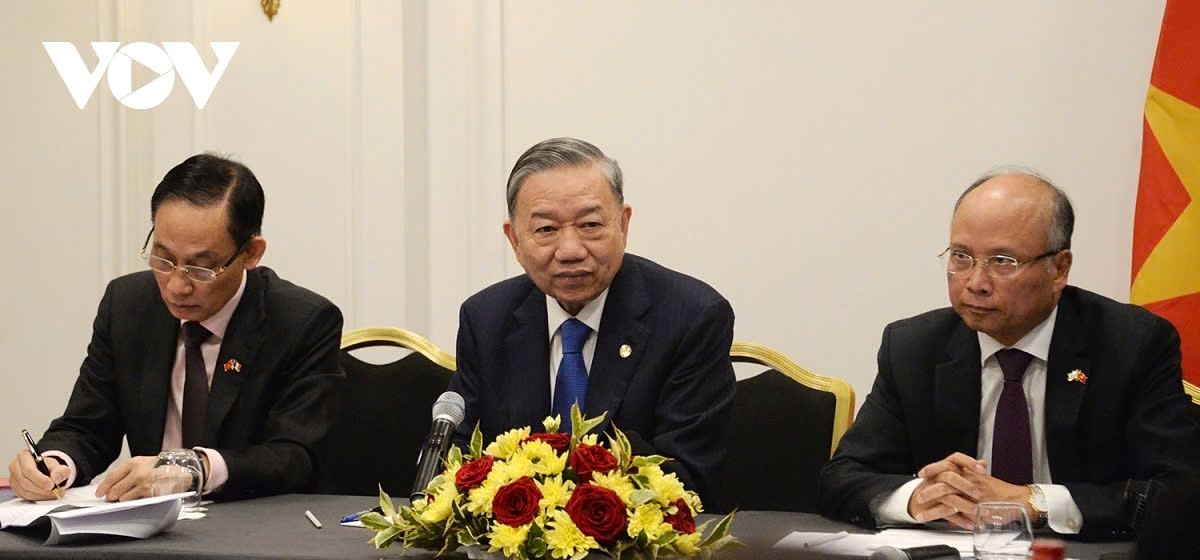 vietnamese leader to lam meets ov intellectuals of francophone community picture 3