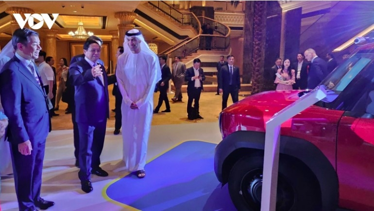 pm chinh attends vinfast vehicle launching ceremony in uae picture 2