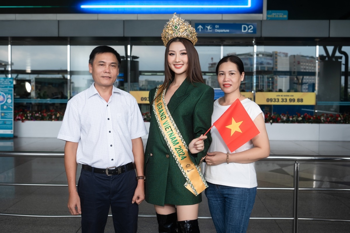 sao viet 4 10 thuy ngan, vo canh lo nghi van phim gia tinh that hinh anh 2