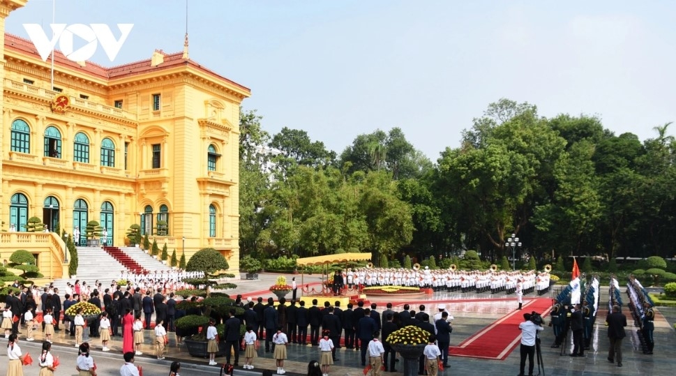 pm chinh hosts welcome ceremony for chinese premier picture 1