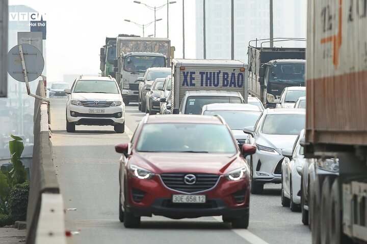 Con tôi bảo, mình không phải người mông muội nên không đi vào làn khẩn cấp