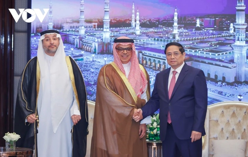 vietnamese government leader meets with major saudi arabian businesses picture 1